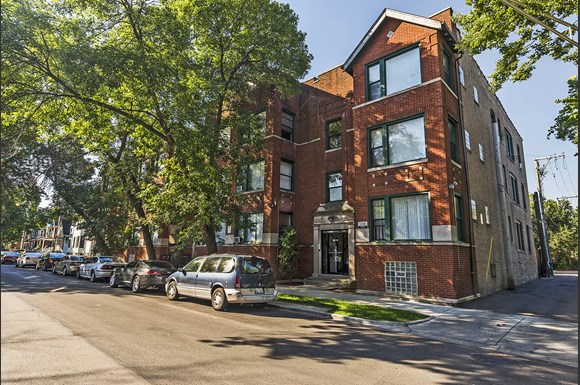 Exterior of 7620 S Coles Ave Apartments in Chicago